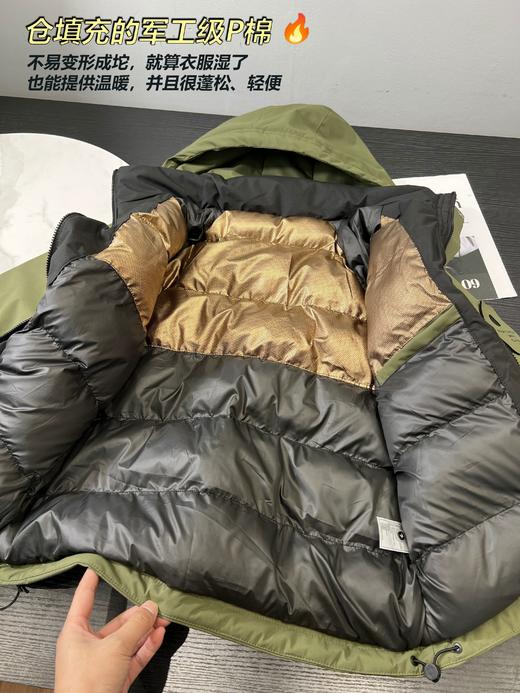 高品重磅复团‼️陈牧驰明星同款~专柜💰2000+【波**同款黑科技蓄热工装外套】男女同款  秒杀福利价 ▪️分仓填充的军工级P棉 ▪️石墨烯热反射 冬天降再大的温!有它完全可以顶住 商品图3