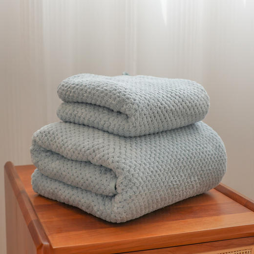 「三件套！菠萝格加厚套装」加厚浴巾干发帽三件套 男女家用吸水珊瑚绒菠萝格洗澡可裹可穿居家布艺 商品图1