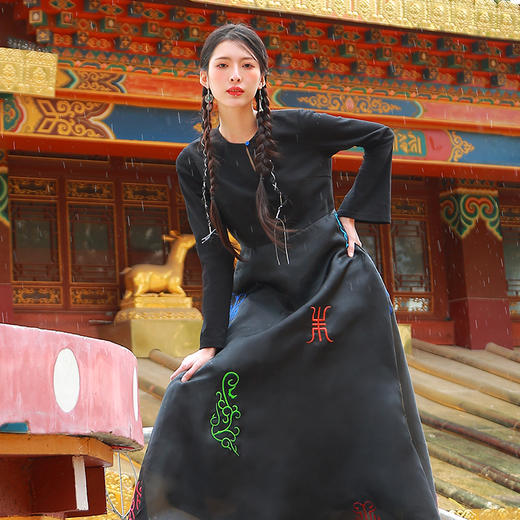 千山暮刺绣连衣裙 商品图1