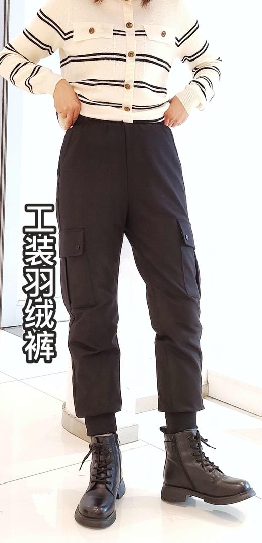 382776女式弹力工装羽绒裤，户外及学生必备，5个尺码S 到XXL，内侧加弹力缝活动自如，休闲时尚可搭配马丁靴 短筒靴，板鞋运动鞋，松紧腰带抽绳可调节腰围大小！适合各年龄段！实物膝上口袋无拉链是扣子 商品图4