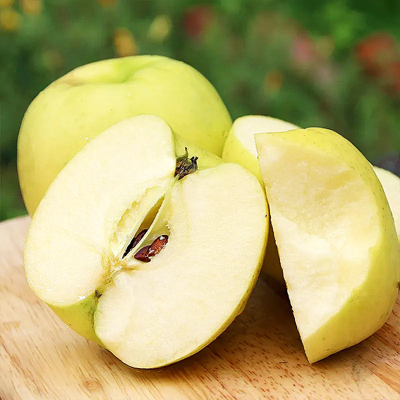 『陕西瑞雪苹果』果肉细嫩，脆甜多汁，青皮、黄皮随机混搭发货