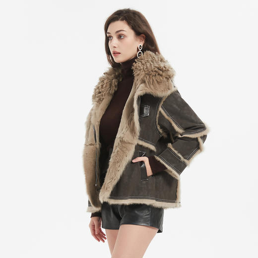 NP60423冬季新款羊毛大翻领撞色毛边宽松显瘦时尚兔毛皮毛一体外套女 商品图2