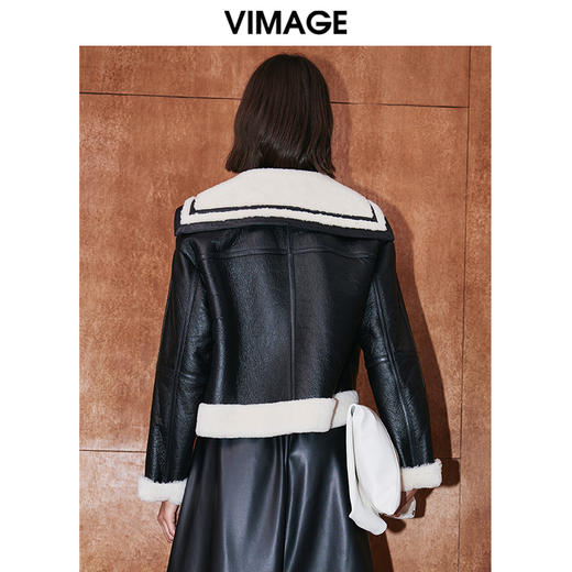 VIMAGE纬漫纪冬季新款羊毛皮革一体保暖大衣外套女V2093604 商品图4