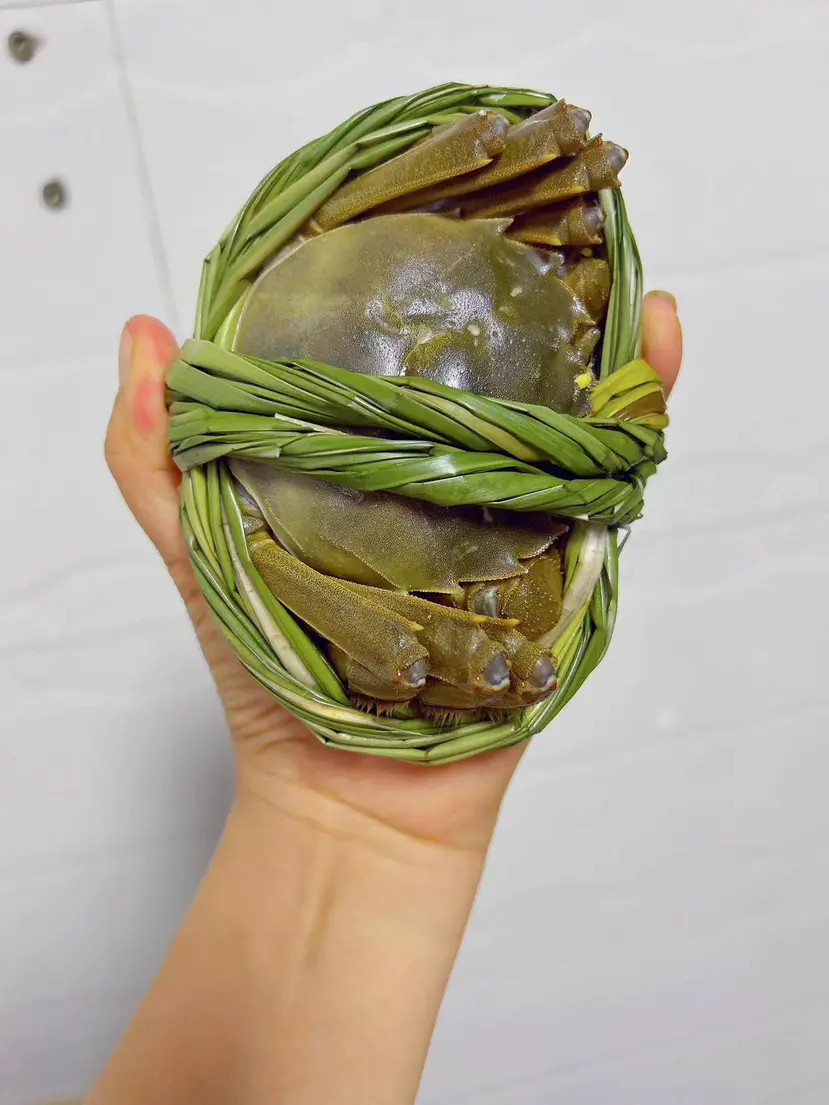 大闸蟹  足斤足两！蟹农养了自己吃的，完全不一样，吃过这个你会觉得以前吃的是假蟹！