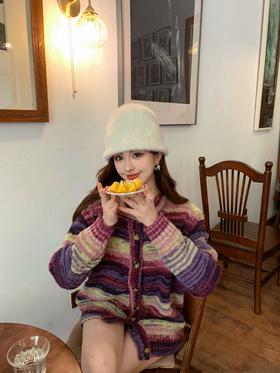 超出圈的#彩虹条纹毛衣开衫，保暖和时尚我都要！