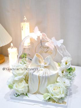 蝴蝶结+鲜花蛋糕（提前2天预定，鲜花涨钱，需咨询客服补差价）