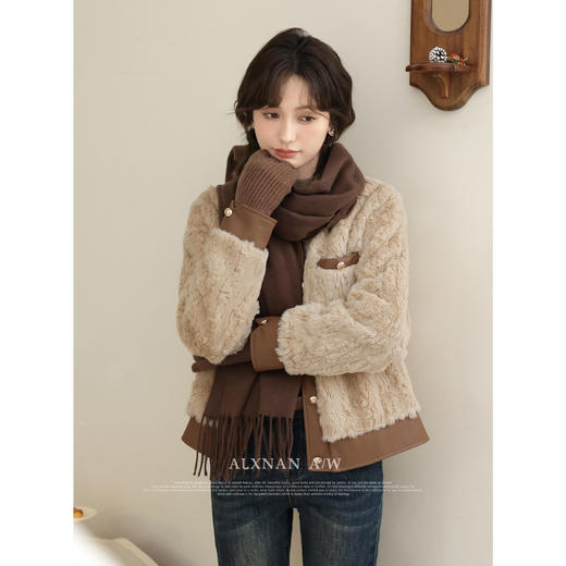 鹿向南《榛果拿铁》羊羔毛外套女秋冬款休闲美拉德短款保暖上衣 商品图5