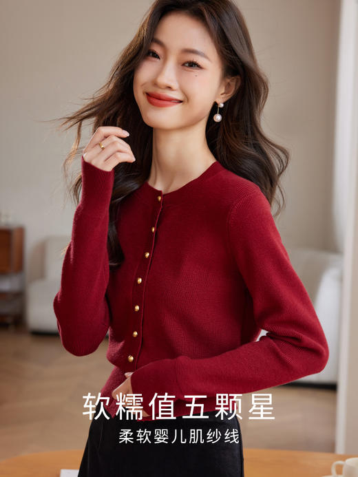 【年货节】熙世界氛围感复古红色毛衣秋冬2025新款高级感圆领长袖针织开衫 商品图3
