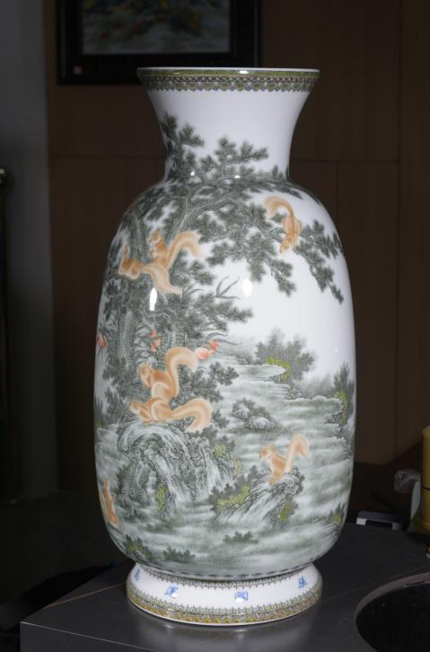 釉中彩松鼠图发口瓶 商品图0