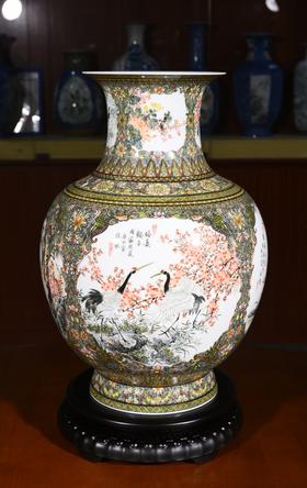 釉中彩开窗花鸟罗汉瓶