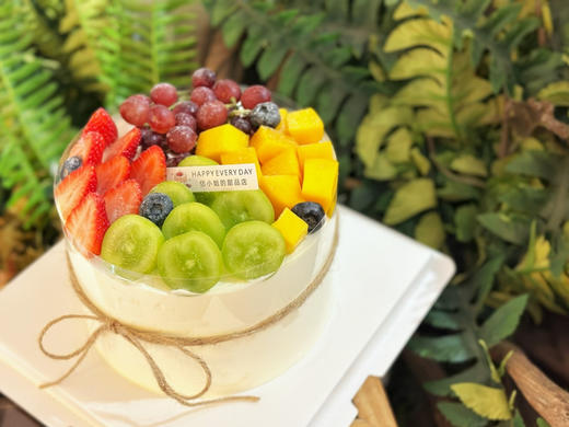 堆满水果的蛋糕，因季节不同，水果或许随机调整（保证四种水果） 商品图1