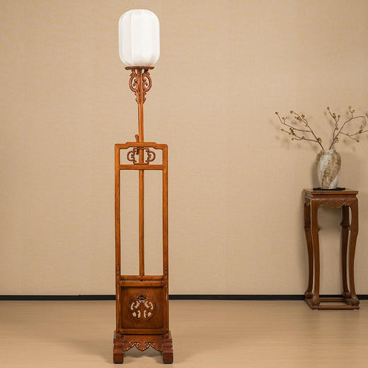 二十世纪 黄花梨透雕螭龙纹升降式灯台 商品图0