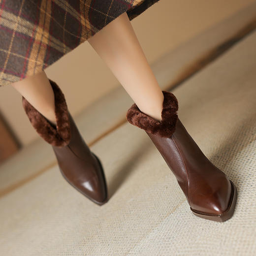 冬季新款，尖头真皮粗跟短靴YT-939-16 商品图1