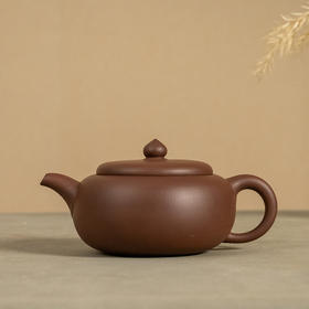 《润玉壶》 邓亚亚  省陶瓷艺术名人、正高级工艺美术师（研究员级高级工艺美术师）