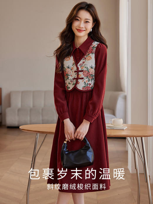 【年终特卖】熙世界2025秋冬女装新中式盘扣国风刺绣马甲红色连衣裙两件套装 商品图3