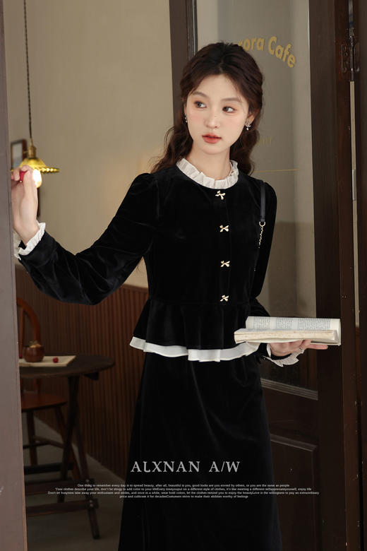 鹿向南《怦然心动》黑色丝绒连衣裙秋冬款女假两件富家千金感裙子
 商品图3