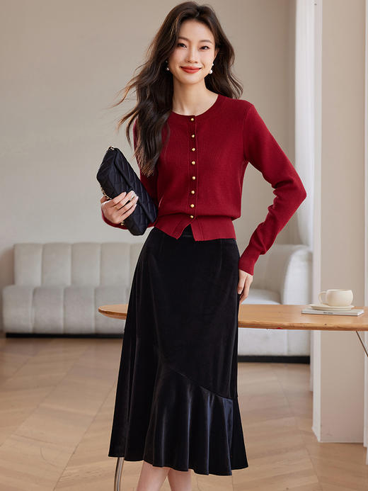 【年货节】熙世界氛围感复古红色毛衣秋冬2025新款高级感圆领长袖针织开衫 商品图2