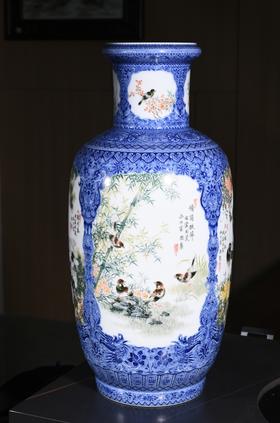 釉中彩开光花鸟爆竹瓶