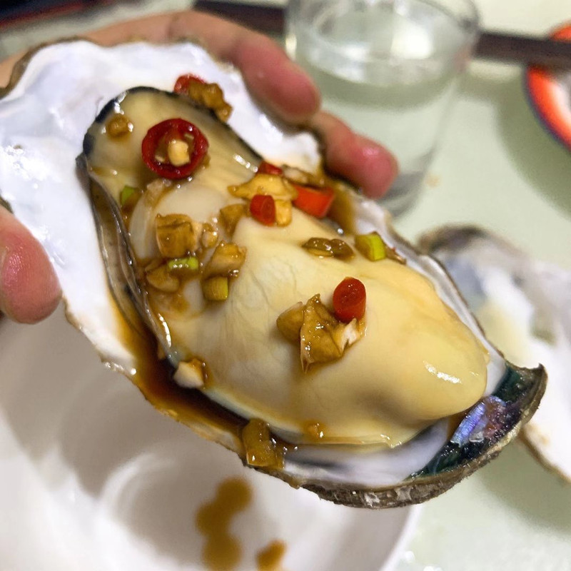 【2025@正宗乳山生蚝】基地精选，乳山无污染海域出品！肉质鲜美不腥气，鲜甜回味，鲜活送达。山东基地直发，预计2-3天左右时效，江浙沪皖顺丰包邮~