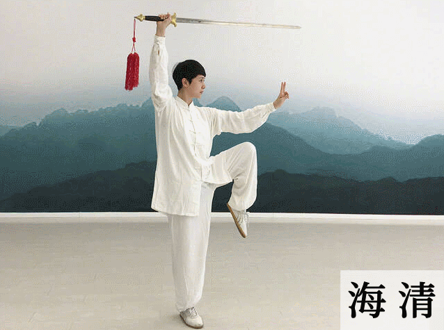 49岁蔡少芬同意“老公再娶”，后脚就约会小鲜肉？一张露肩照暴露了真相……