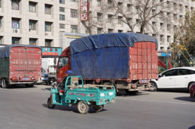 行驶证过期未检，轻则会被扣分罚款重则被注销