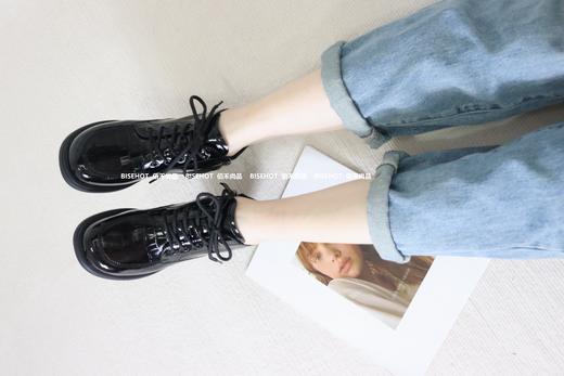 新品女士加绒漆皮平跟矮靴963B35568（W） 商品图1