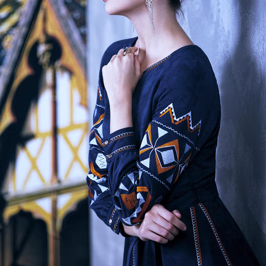 【伯妮斯茵】舒适保暖麂皮绒短款连衣裙 3S6271 商品图1