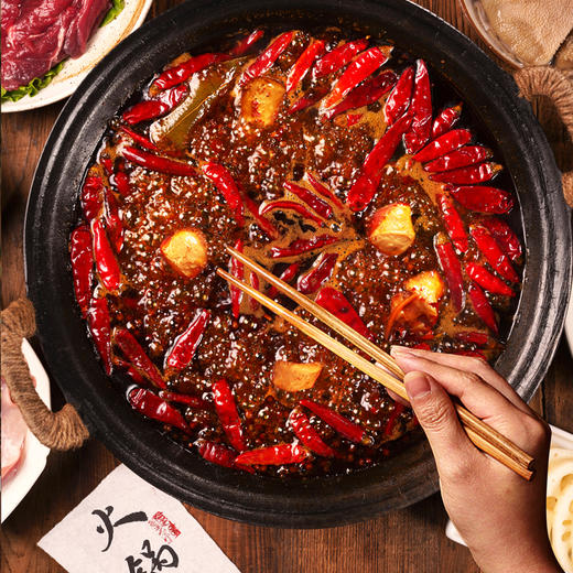 『四川火锅底料』还原堂食味道的火锅料，全手工炒制醇香牛油，配方更健康，少油多料，麻辣鲜香 商品图1