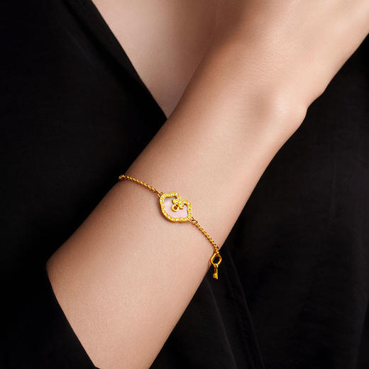 宫匠造办 如意锁手链 黄金镶钻贝母 商品图6