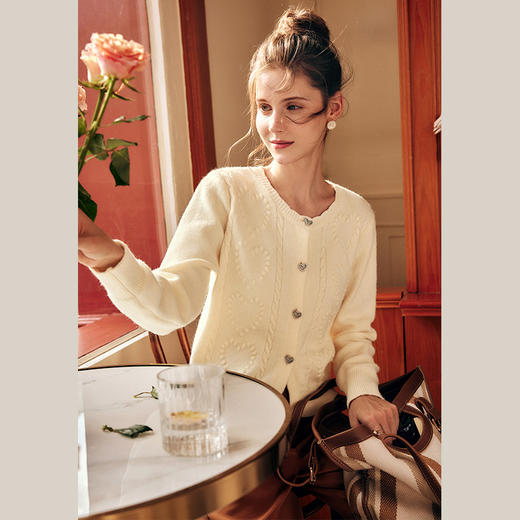 OLrain欧芮儿法式杏色毛衣外套女秋季2023新款气质肌理感针织开衫 商品图0