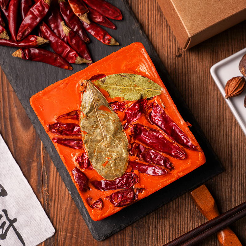 『四川火锅底料』还原堂食味道的火锅料，全手工炒制醇香牛油，配方更健康，少油多料，麻辣鲜香