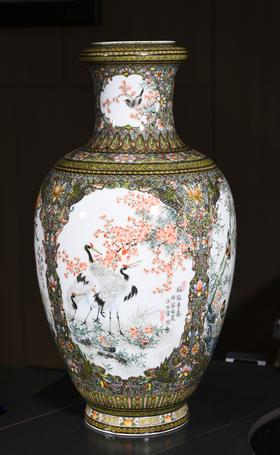 釉中彩粉彩开光花鸟洗口瓶