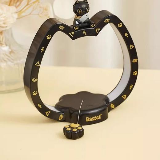 大英博物馆 盖亚·安德森猫和她的朋友们系列 萌猫摸鱼磁吸悬浮感应小夜灯摆件礼盒 商品图3