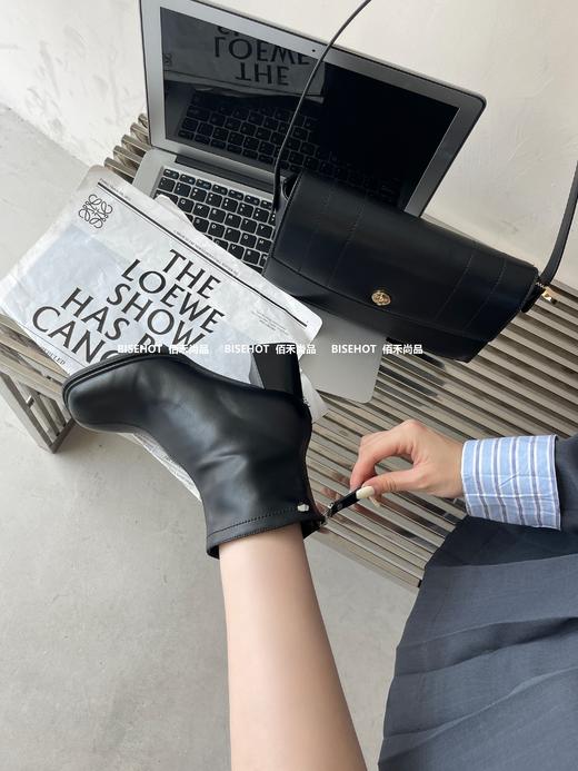 新品女士单层粗跟方头时尚矮靴962B35525（W） 商品图1