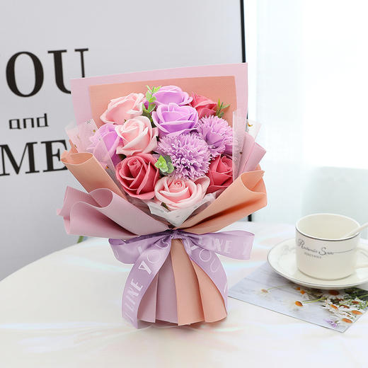 【破解朋友生日礼物困境】七夕礼物朋友生日礼品送女友创意康乃馨仿真香皂玫瑰花束，送给朋友，洋溢着圣诞的祝福；献给女友，芬芳爱意满溢。ry 商品图1