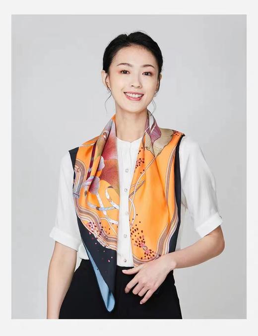 布兰卡双面异色印花方巾 材质：100%桑蚕丝 尺寸：110×110cm 商品图0