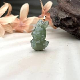 18K和田玉吊坠-水青兔子