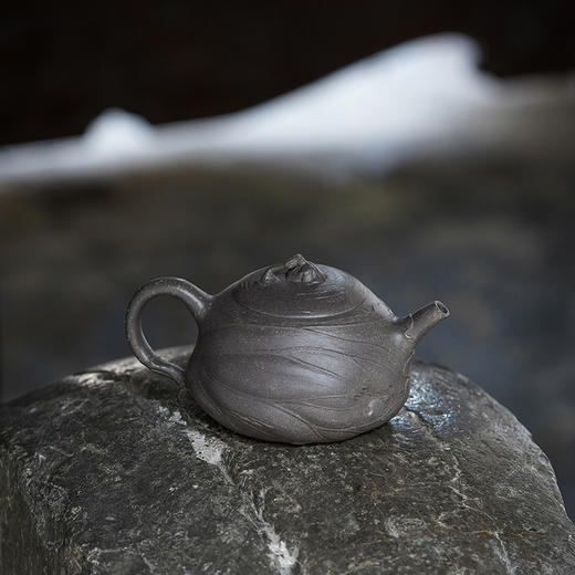 龙德堂陶艺 徐飞制 《荷塘叶语》本山青段 300cc 库存请咨询客服 商品图0