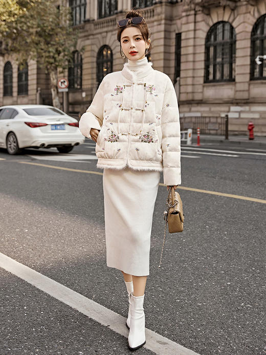 冬季新款，盘扣刺绣羽绒服女拼接真毛羽绒服外套HR-YQH9939 商品图4