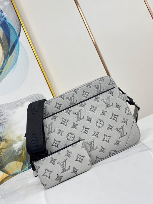 秋冬特惠💰980 原单LV M46603 尺寸：25×18.5×7cm TRIO 全皮邮差包 商品图1