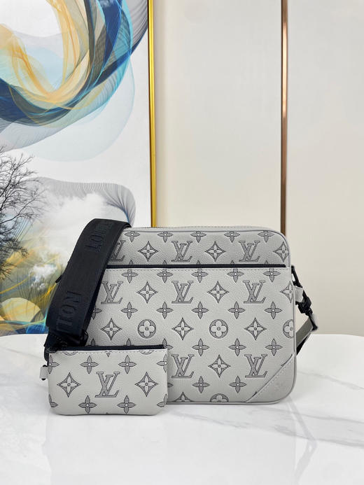 秋冬特惠💰980 原单LV M46603 尺寸：25×18.5×7cm TRIO 全皮邮差包 商品图0