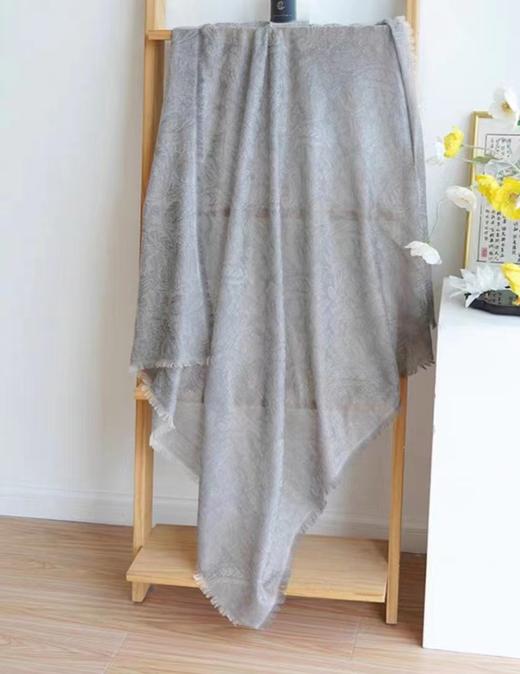 布兰卡精梳羊毛提花方巾 材质：100%羊毛 商品图3