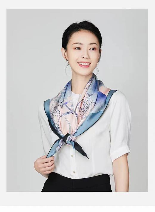 布兰卡双面异色印花方巾 商品图1