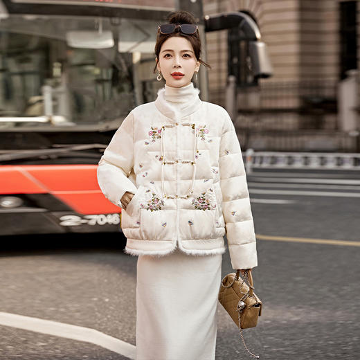 冬季新款，盘扣刺绣羽绒服女拼接真毛羽绒服外套HR-YQH9939 商品图6