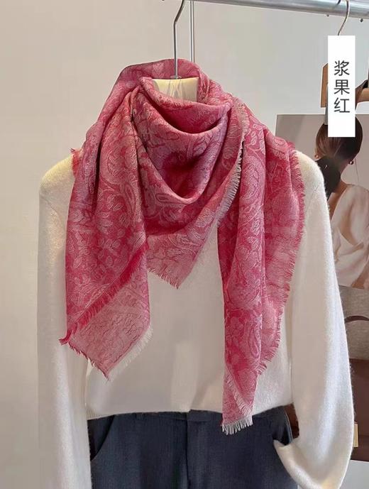布兰卡精梳羊毛提花方巾 材质：100%羊毛 商品图0