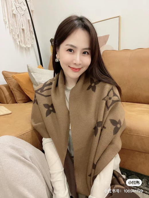 Lv羊绒围巾-巧克力色 商品图0