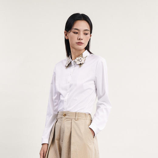 谜底白衬衫长袖女2024春季新款文艺风领口绣花修身衬衣241MC0059 商品图1