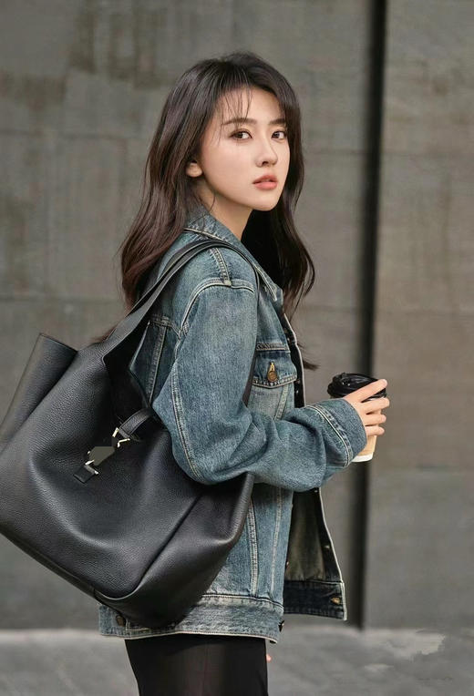 1127-10老杨爆款BEA手袋 慵懒时髦 hobo两用托特包 饺子包  腋下包 商品图0