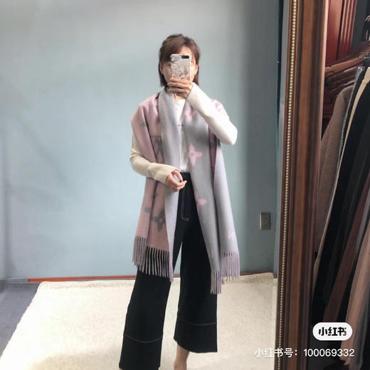 Lv羊绒围巾-粉灰色 商品图3