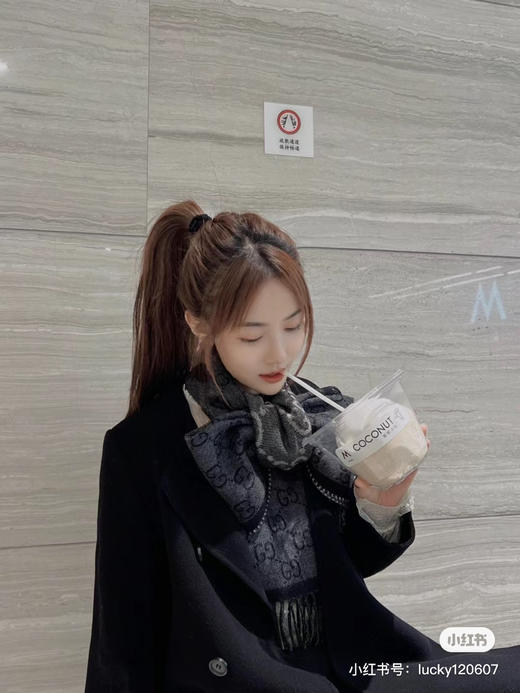 Gucci双面黑灰色围巾 商品图3